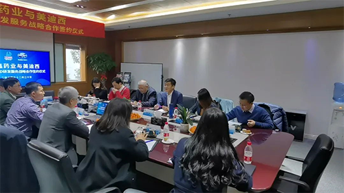 力鑫药业董事长&总经理高悦译、副总经理张倩、首席技术官陈成斌、研发商务总监刘恩桂、总经办主任张梦晗
